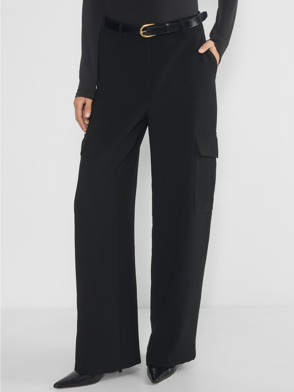 Aritzia Wilfred Bridger Cargo Black Pants